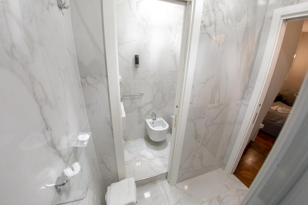 Leone D'autore - Chiaia 3* Naples
