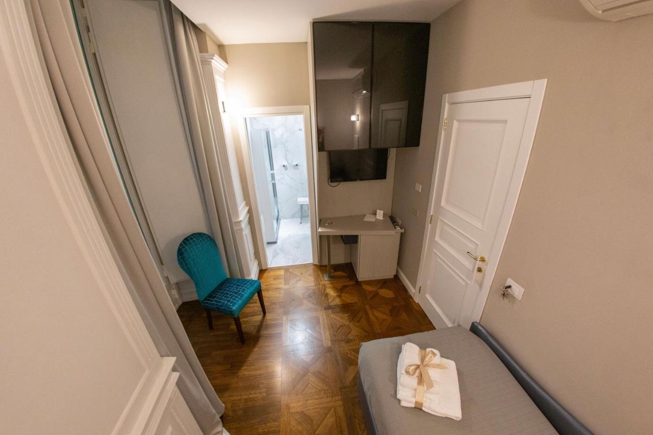 Guest house Leone D'autore - Chiaia Naples