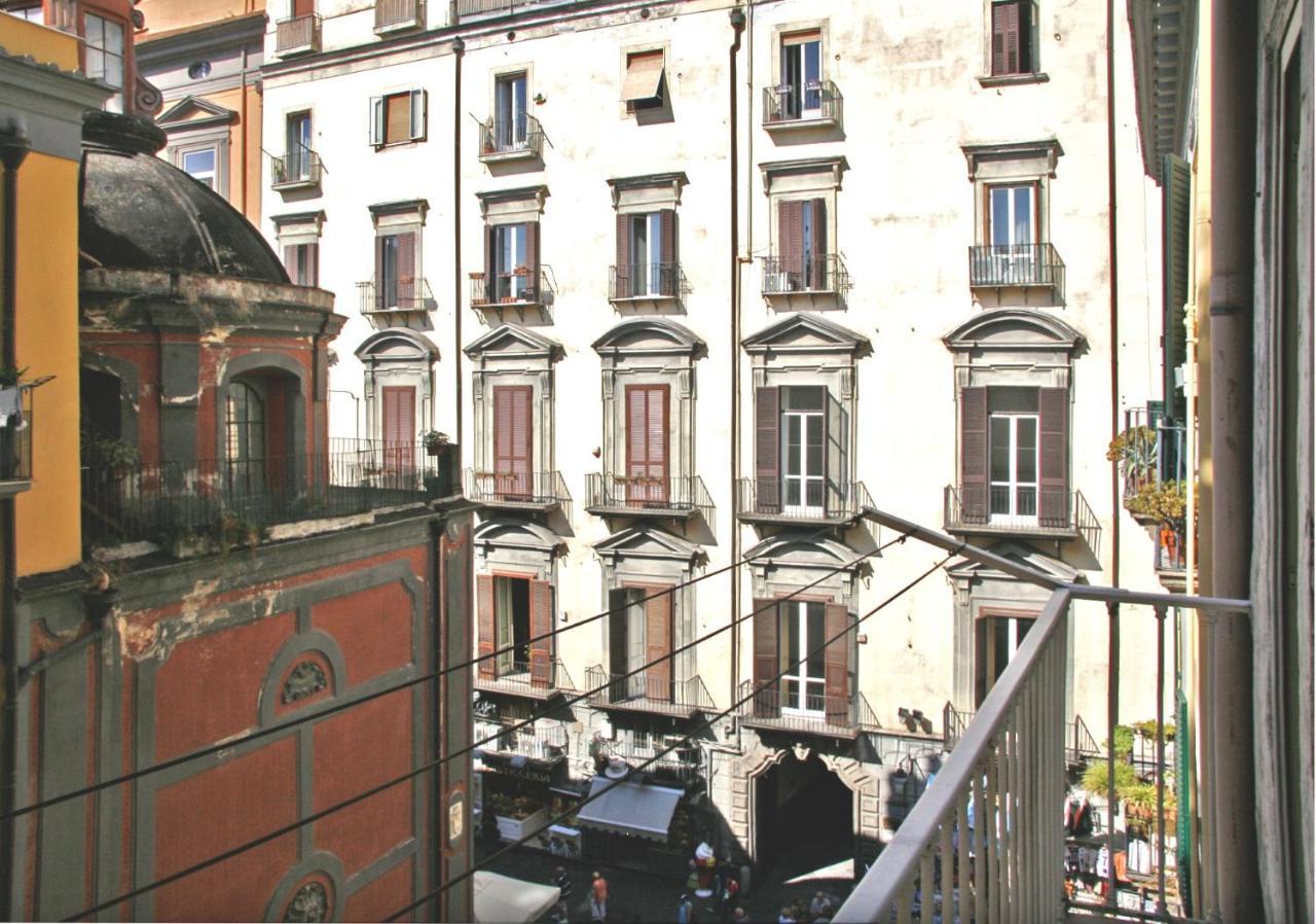 Nana * Naples