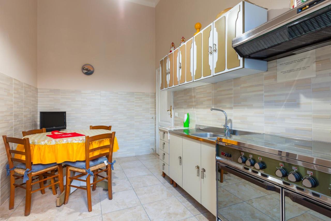 Apartment Cairoli - Spacious Close To Central Station Naples