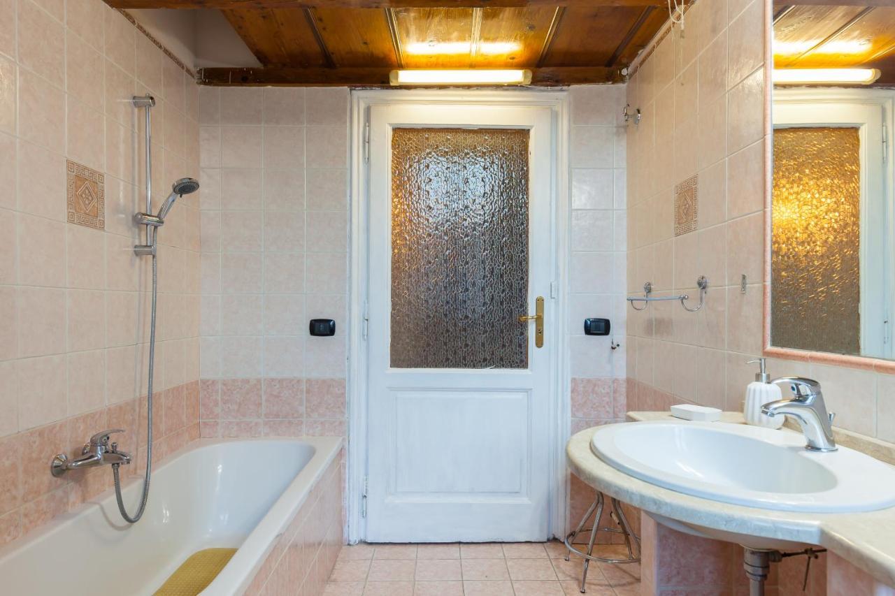 Cairoli - Spacious Close To Central Station Apartment