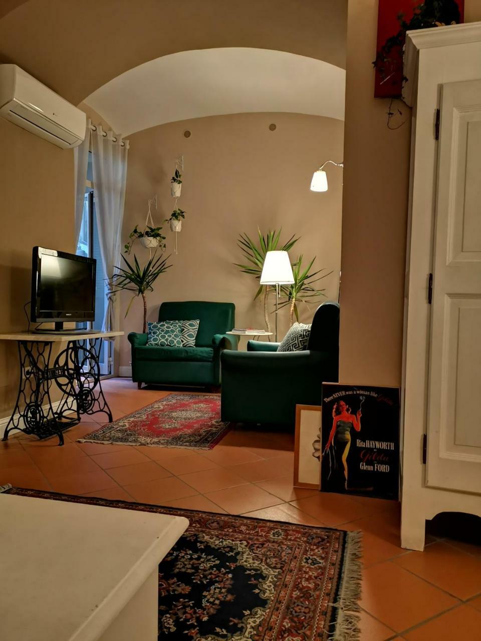 Bed & Breakfast Bed Morelli 49 , Chiaia 2*
