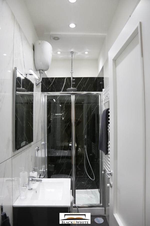 Guest house Black & White *