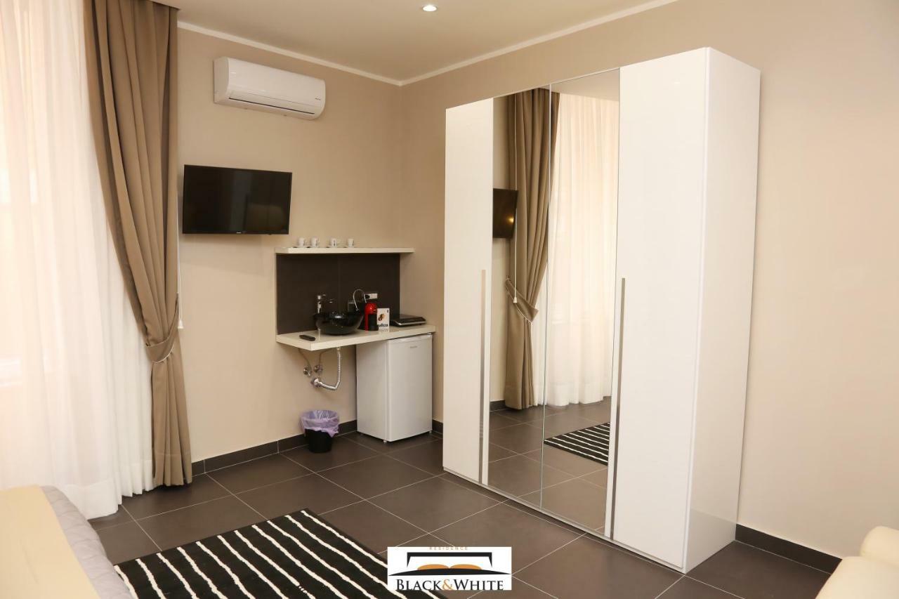 Guest house Black & White