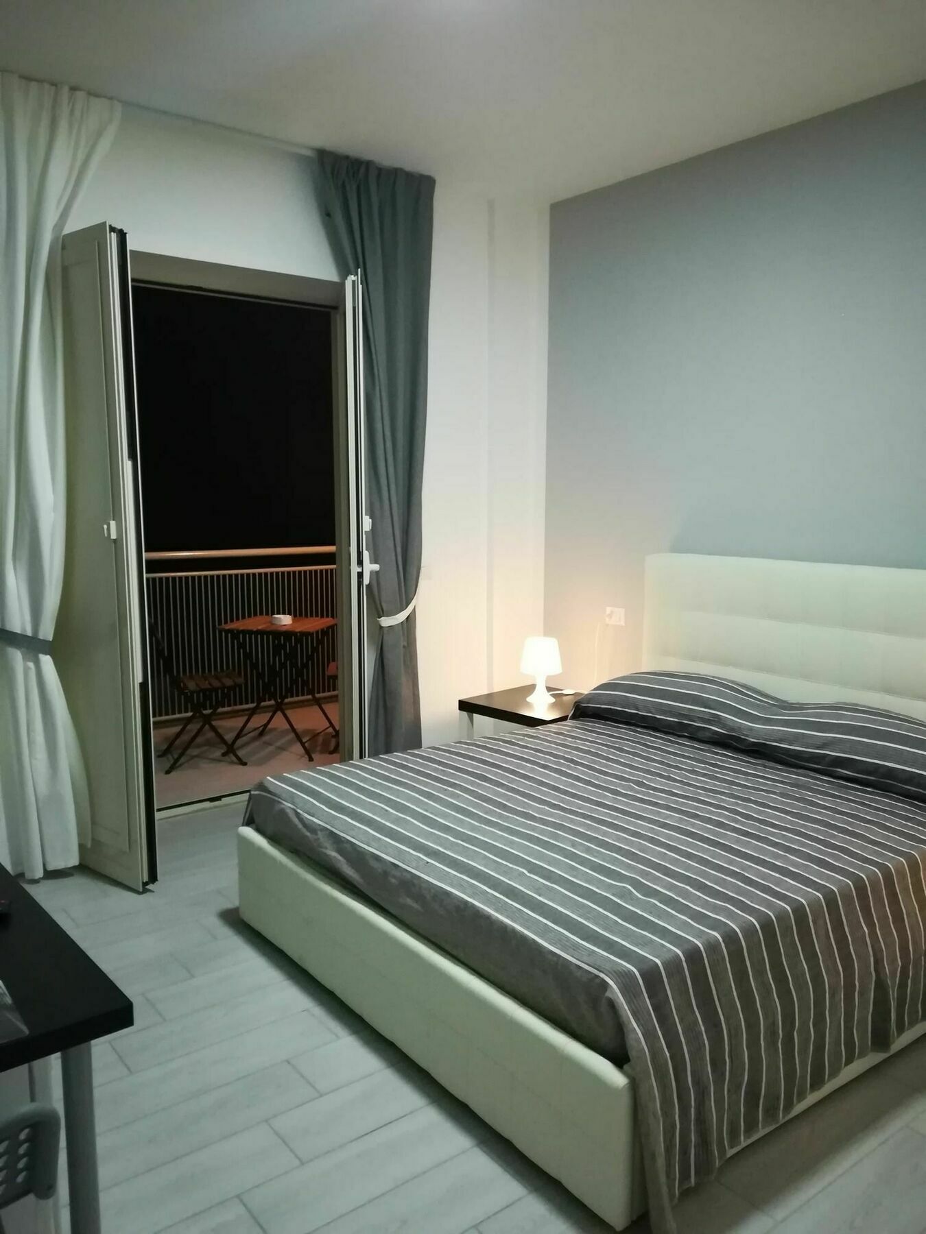 Neapolis Center 2* Naples