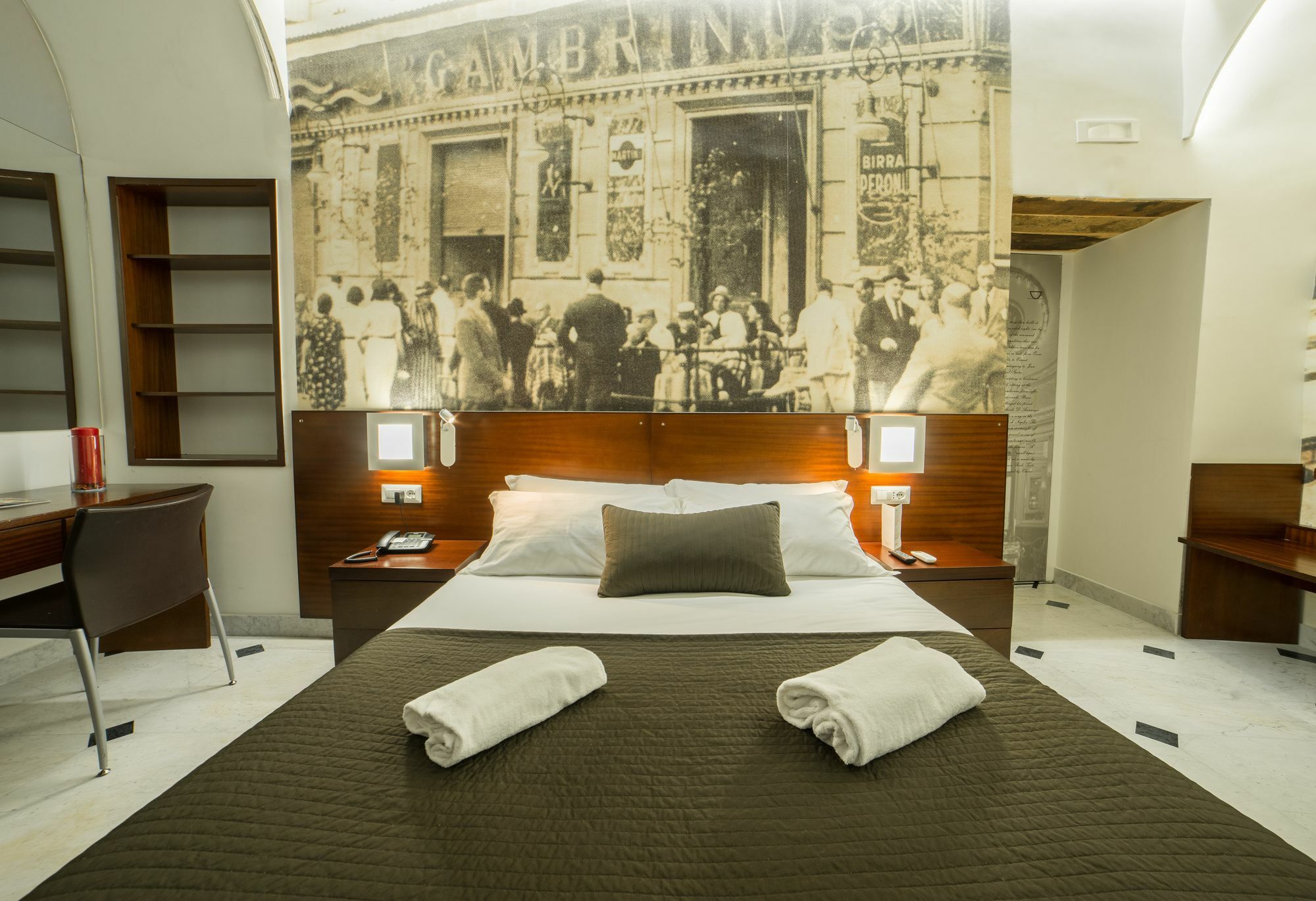Chiaia 197 Deluxe 2* Naples