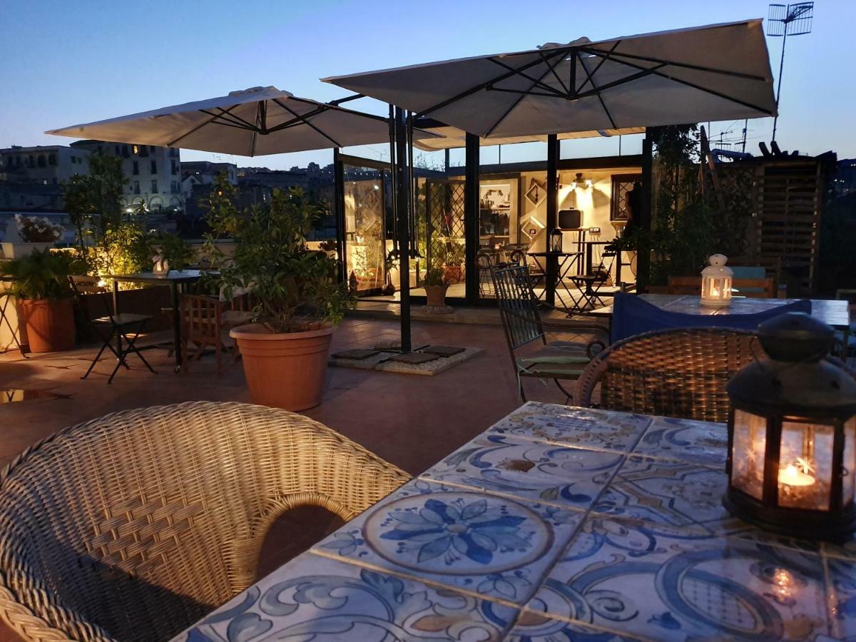 The Spanish Palace, Suites, Rooms, & Terraces 3* Naples