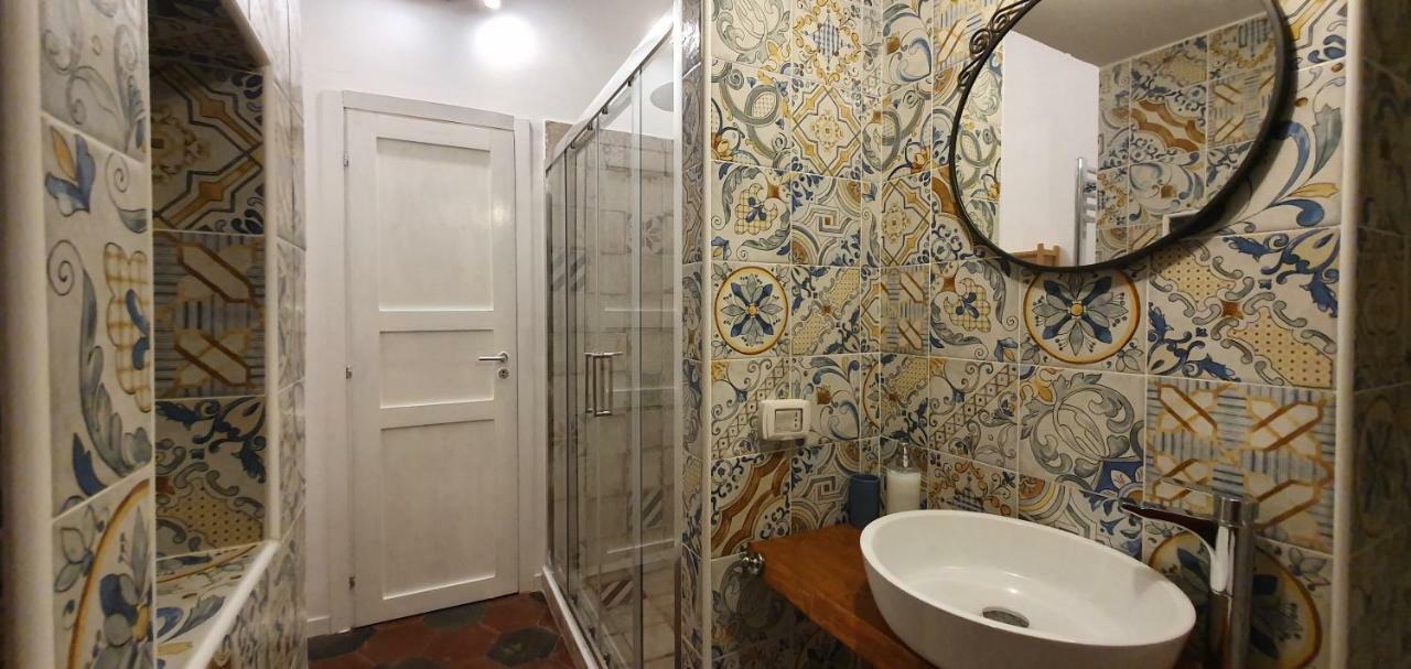 The Spanish Palace, Suites, Rooms, & Terraces Bed & Breakfast Naples