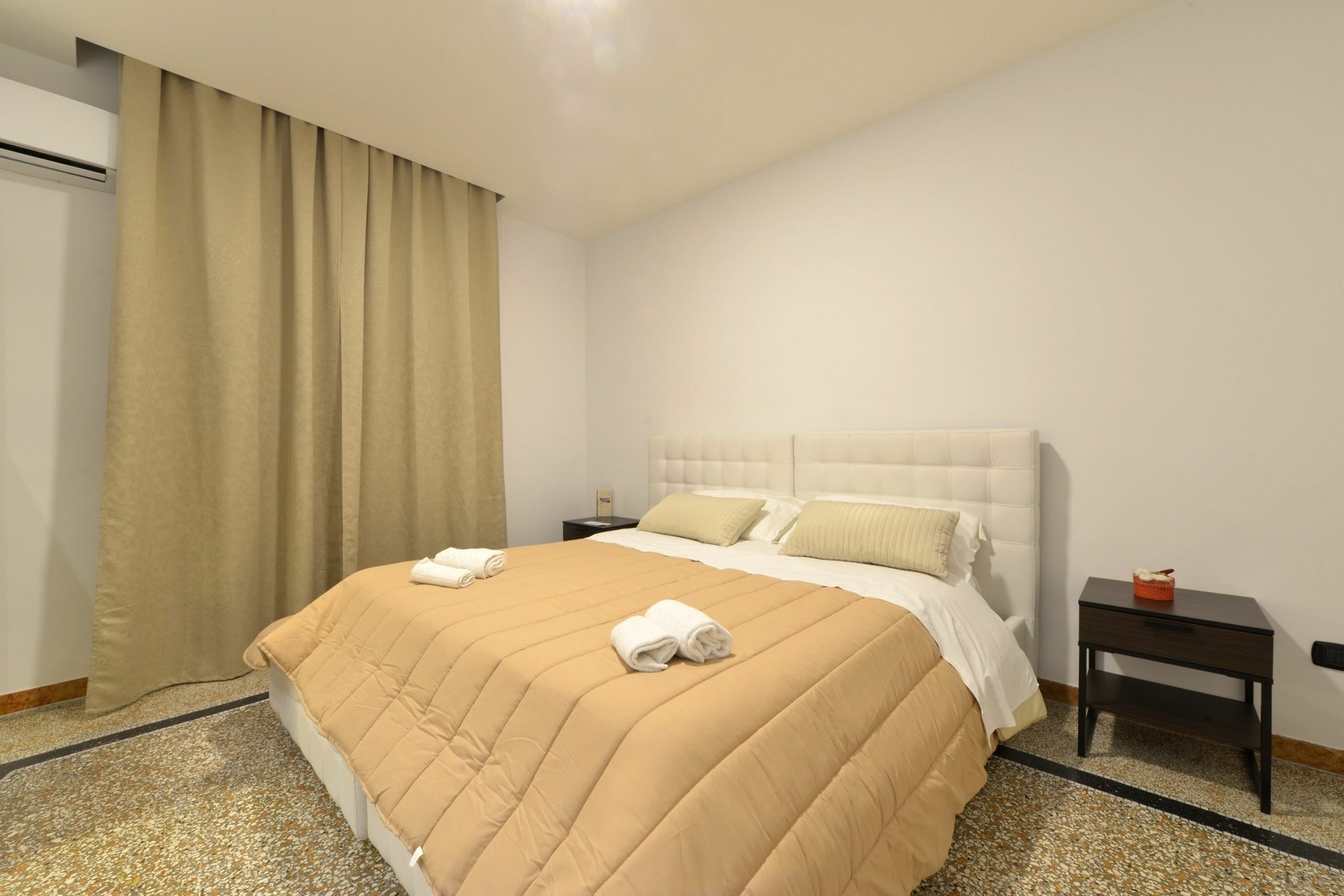 Napoli Central City Guest house