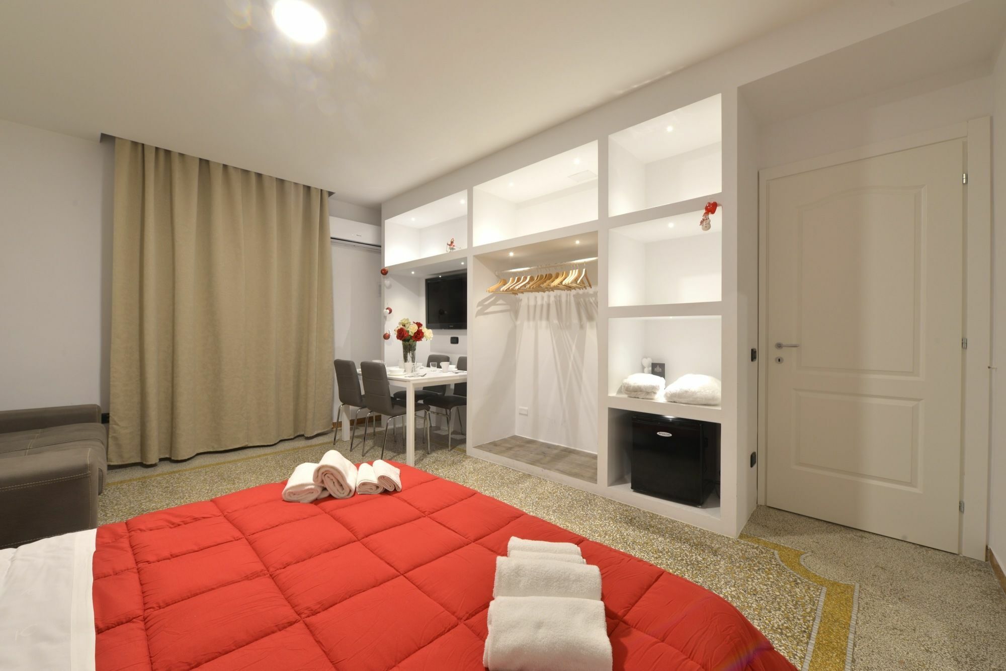 Napoli Central City Guest house