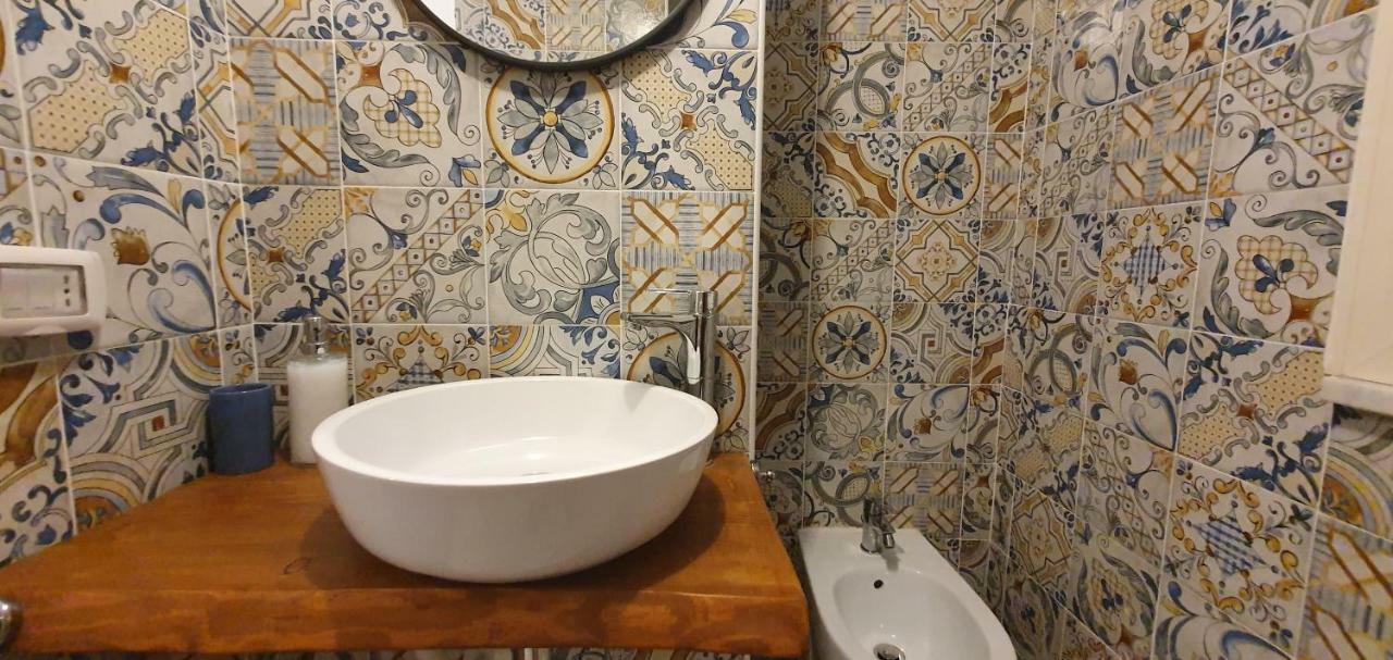 The Spanish Palace, Suites, Rooms, & Terraces 3*
