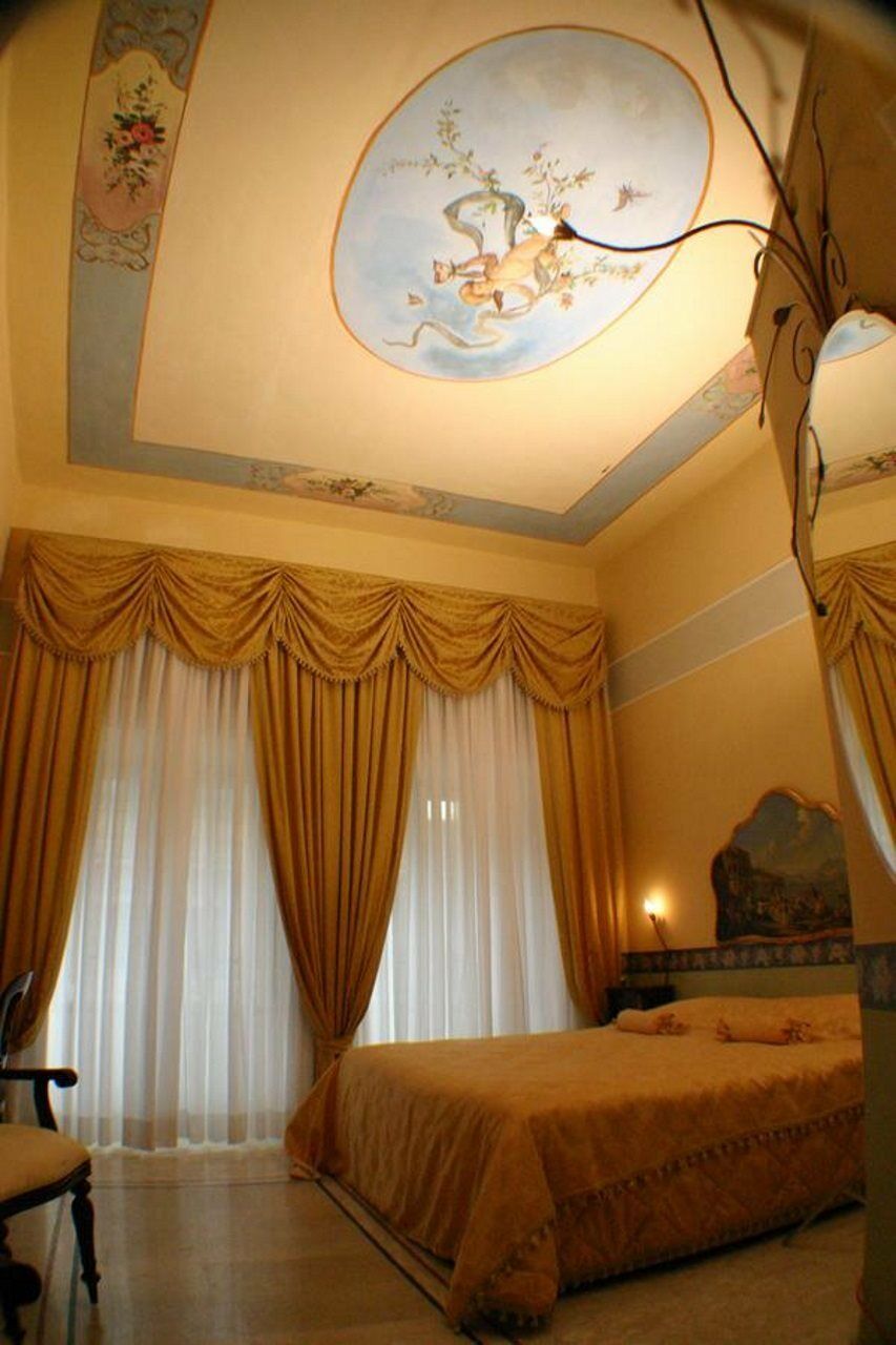 Hotel Art Galleria Umberto 4*