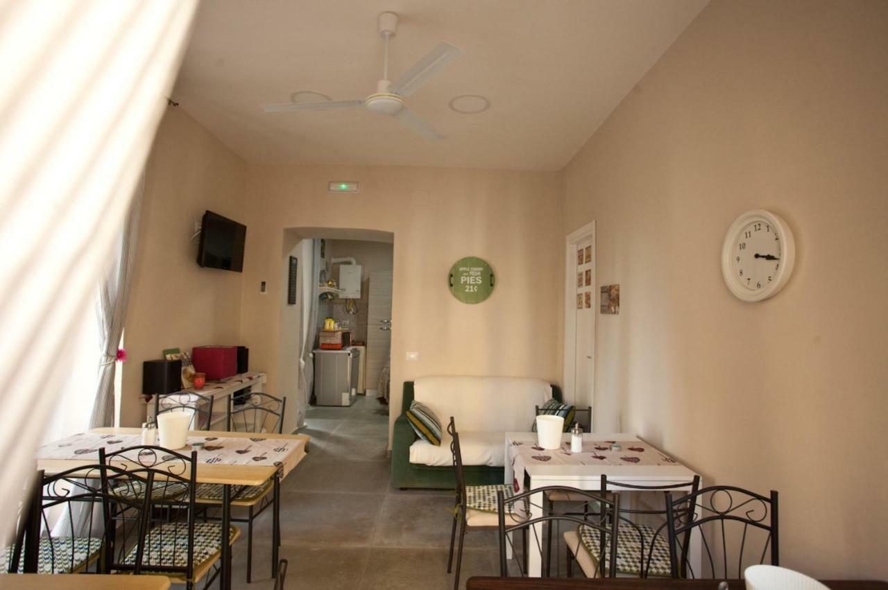 Cara Naples