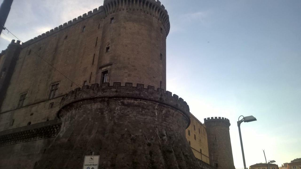 Simy Naples