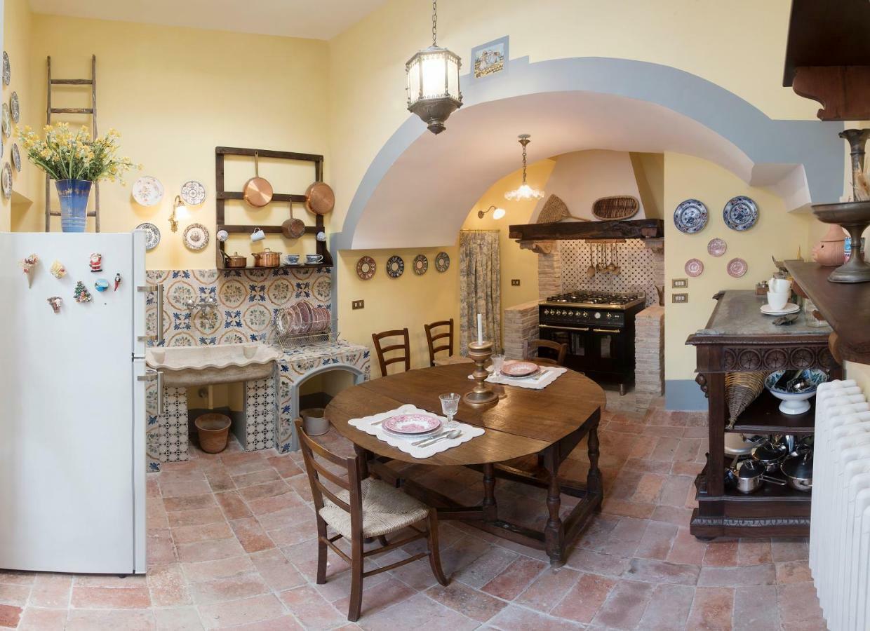 Apartment Il Teatro Di Nerone Naples