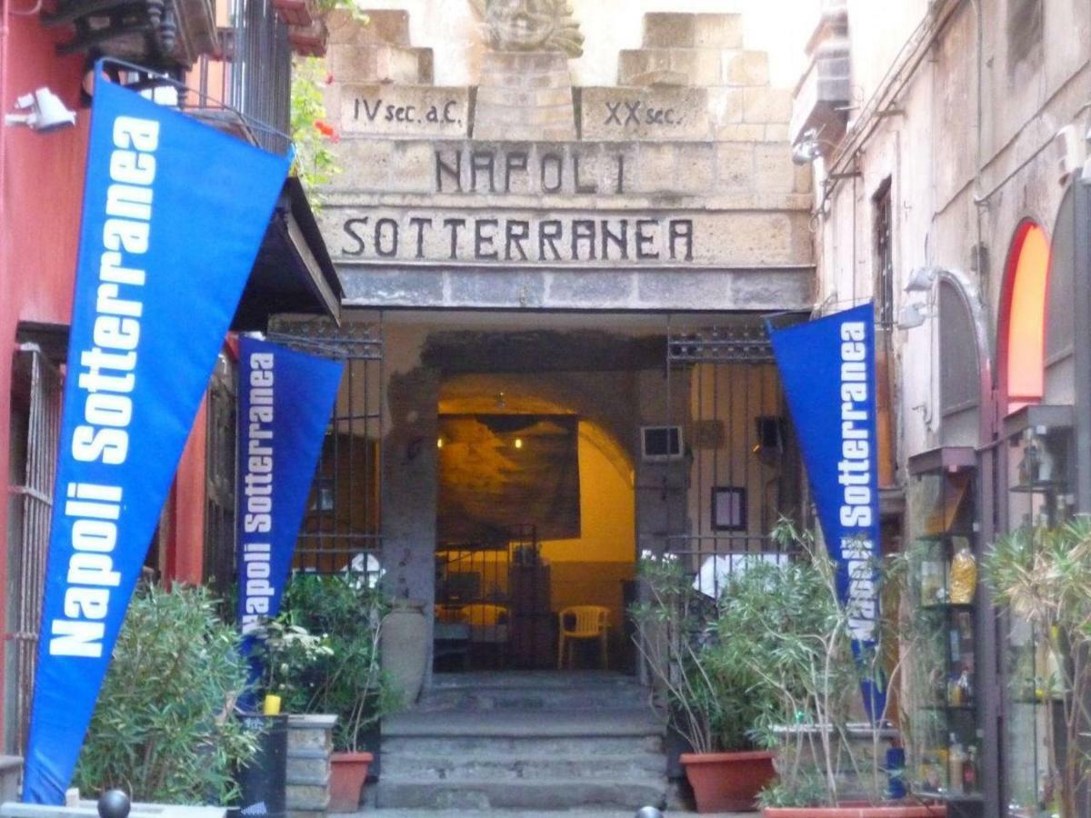 Annie's * Naples