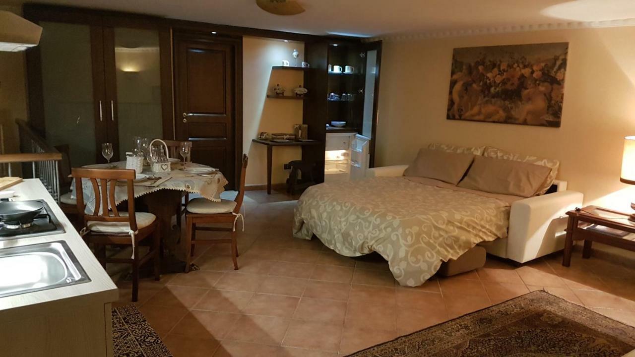 Apartment Domus Ugo Naples