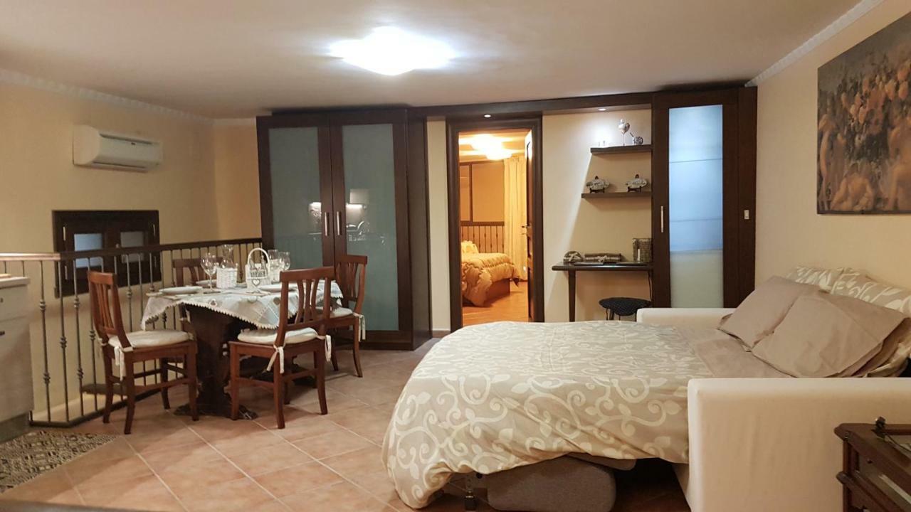 Domus Ugo Apartment *
