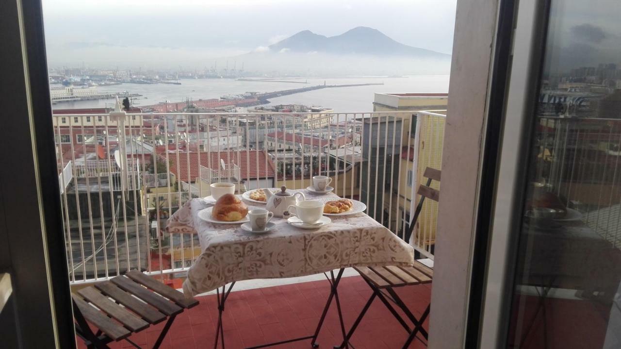 Estasi Naples