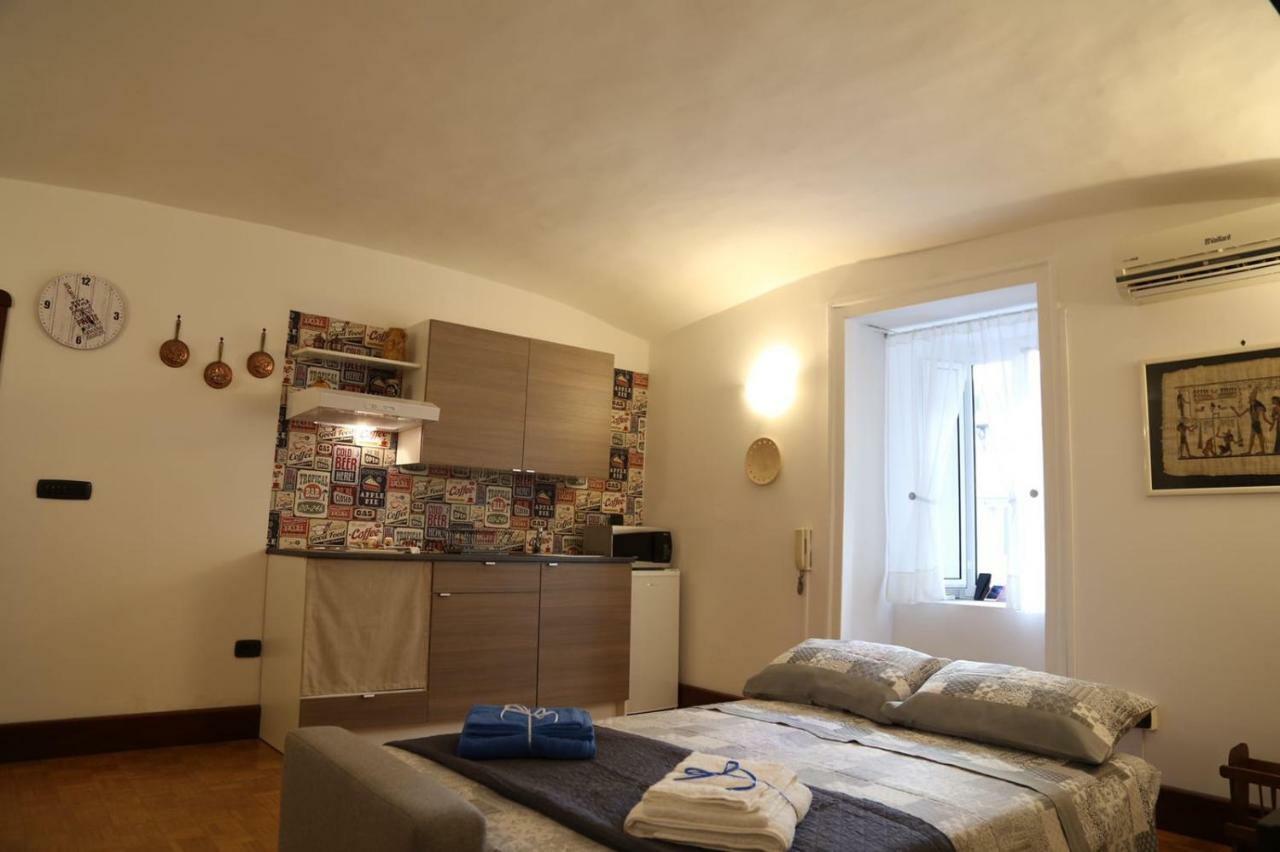 Small Chiatamone Holiday home *