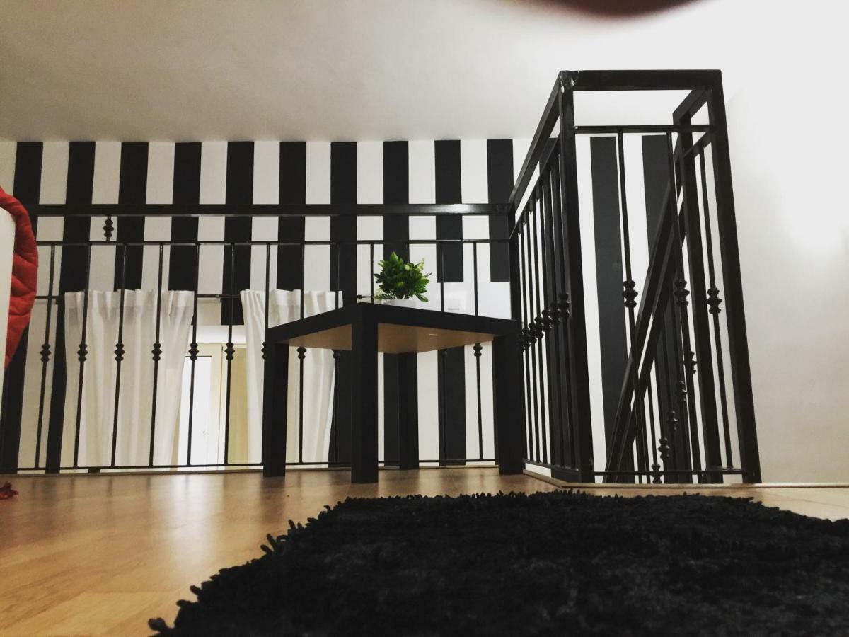 Apartment Garibaldi Naples