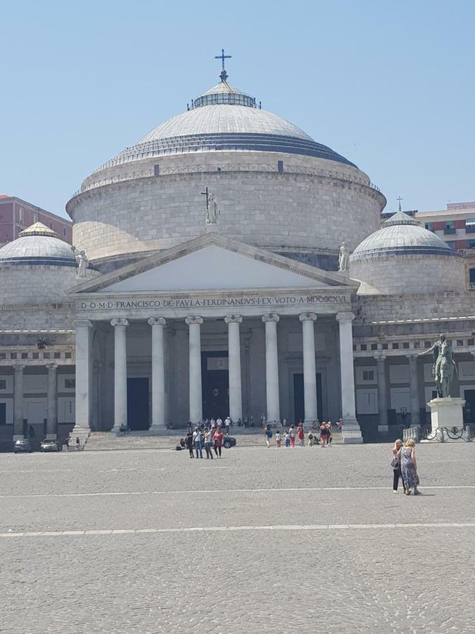 Arco Di Chiaia Naples