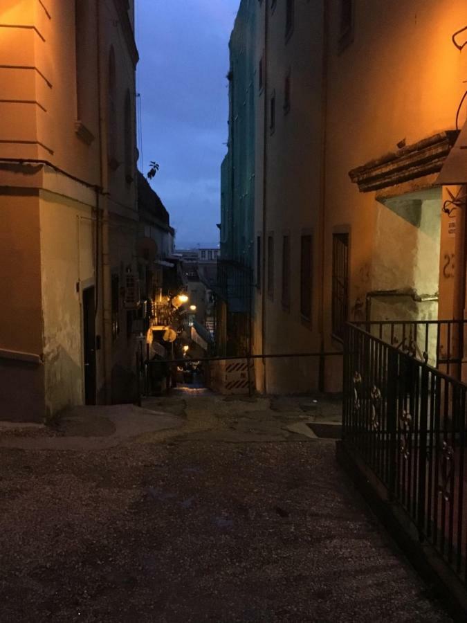La Grotta Di Partenope *