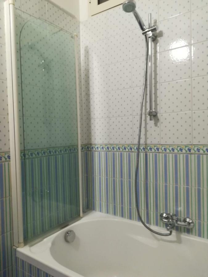 Vicaria - -