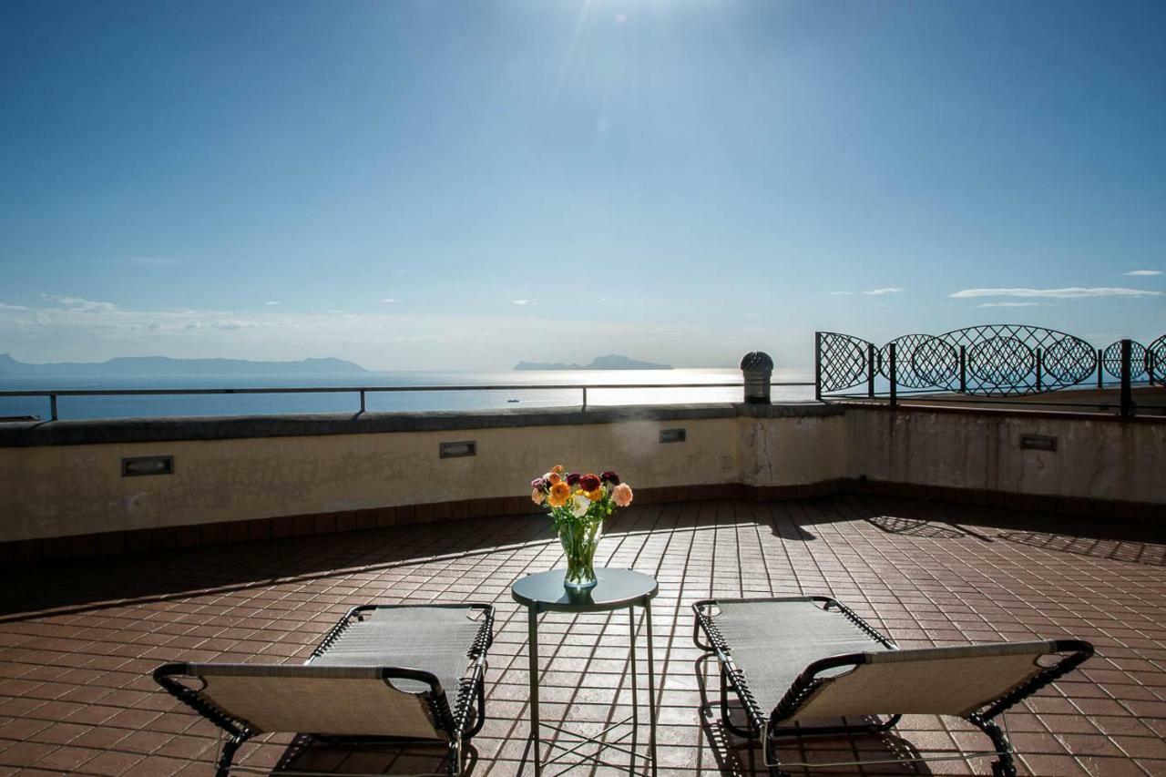 Bed & Breakfast Vomero Roof