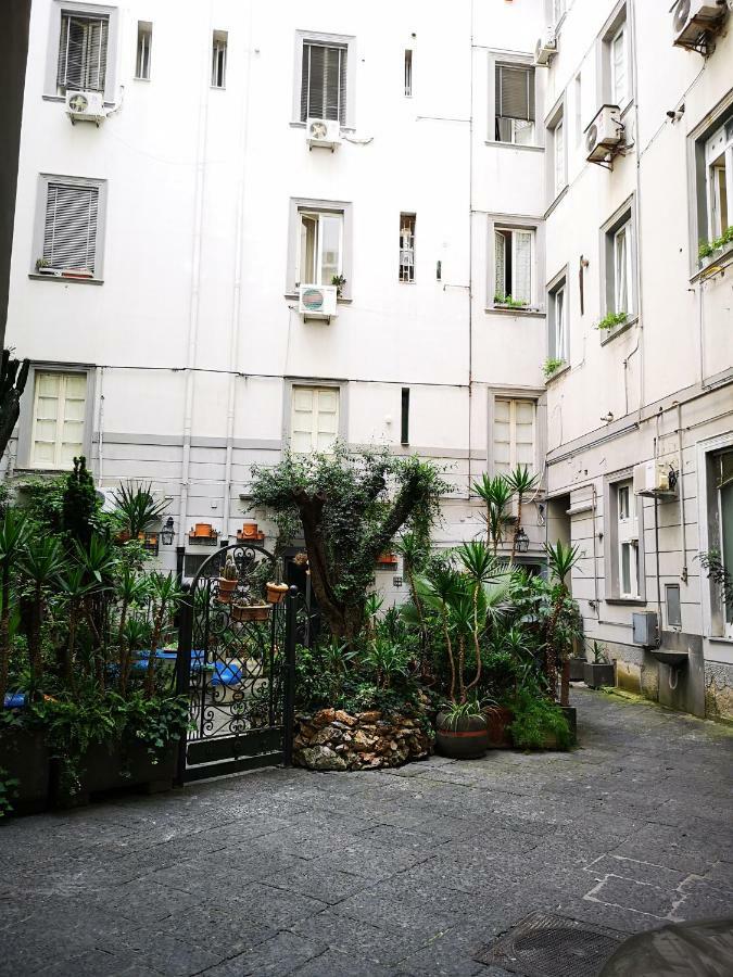 Pantarei Naples