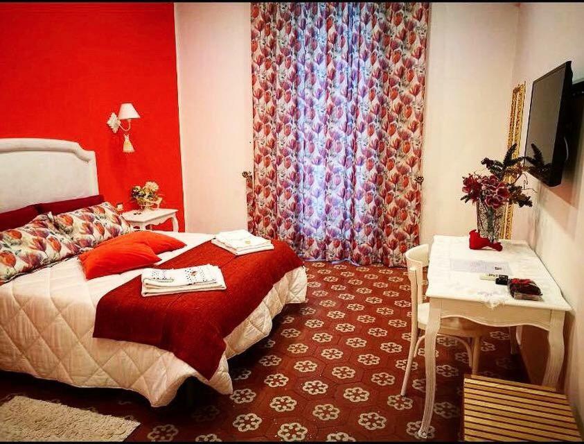 Resta Cu Mme * Naples