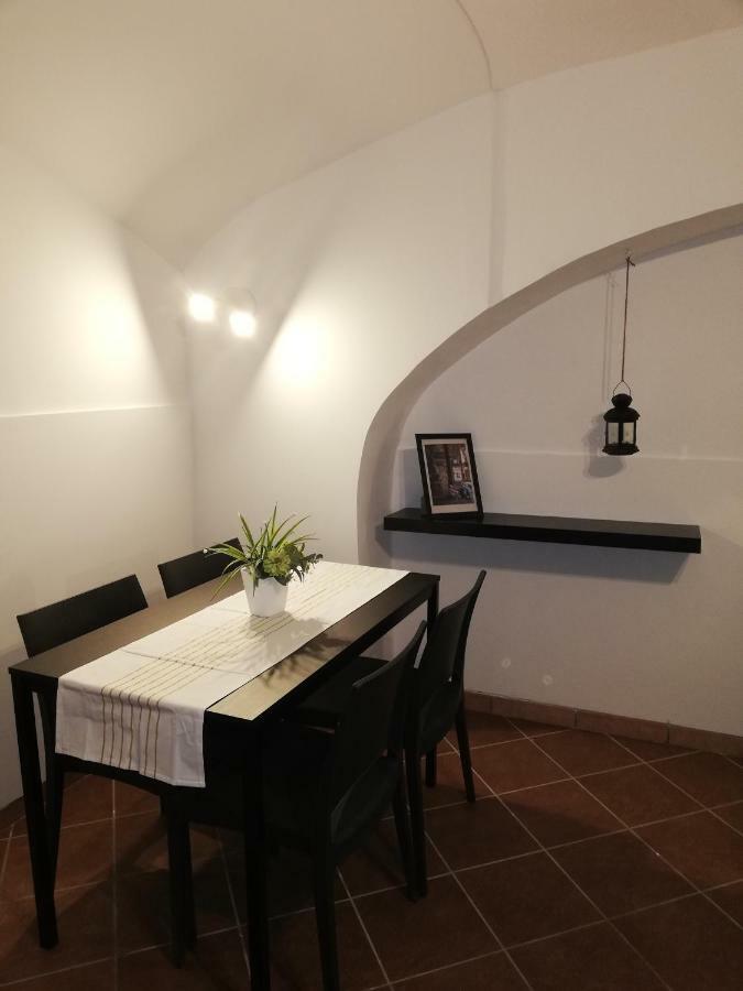 La Grotta Di Partenope