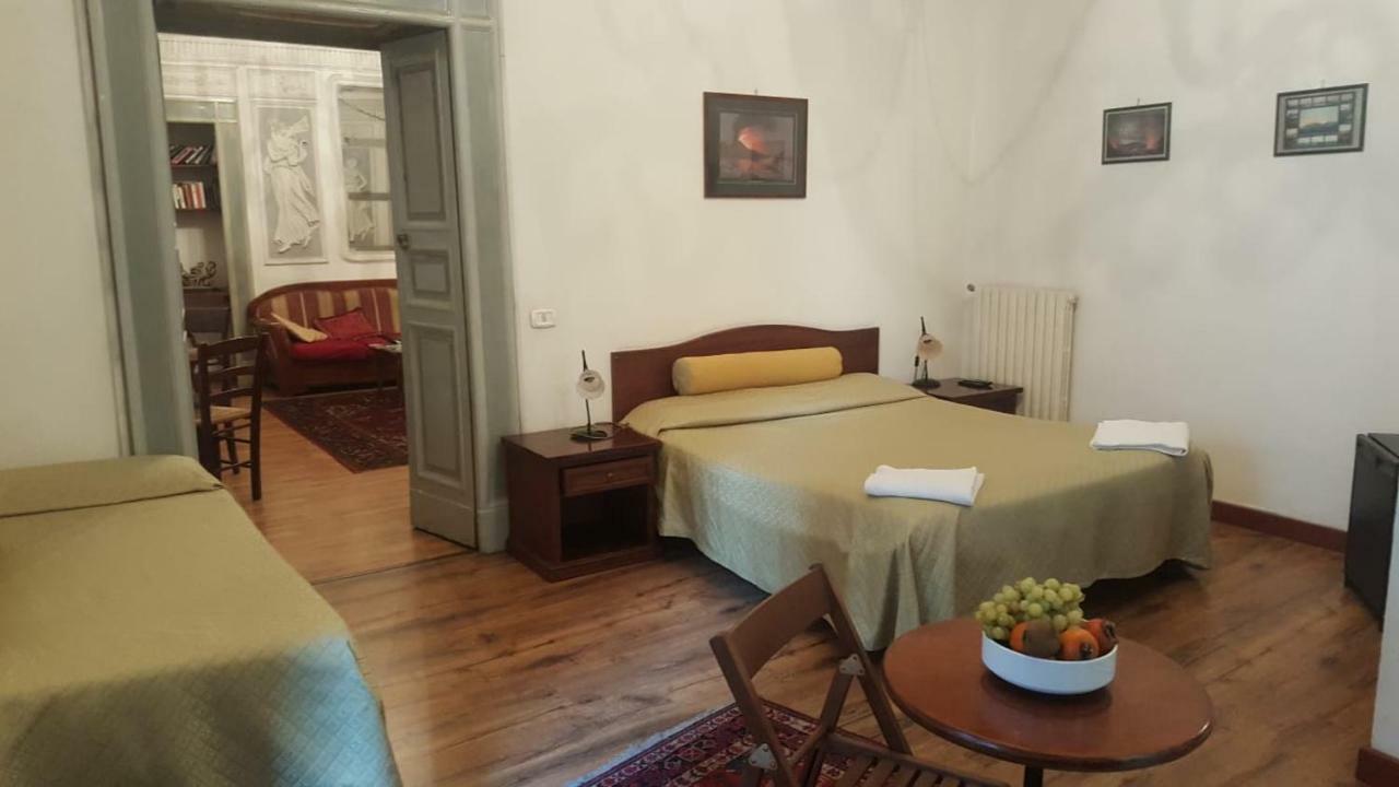 Miseria E Nobilta' 2* Naples