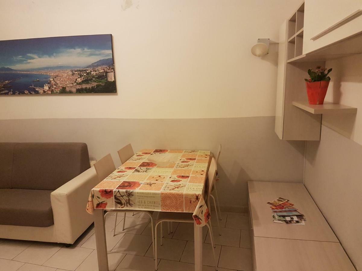 Gradoni Di Chiaia Apartment