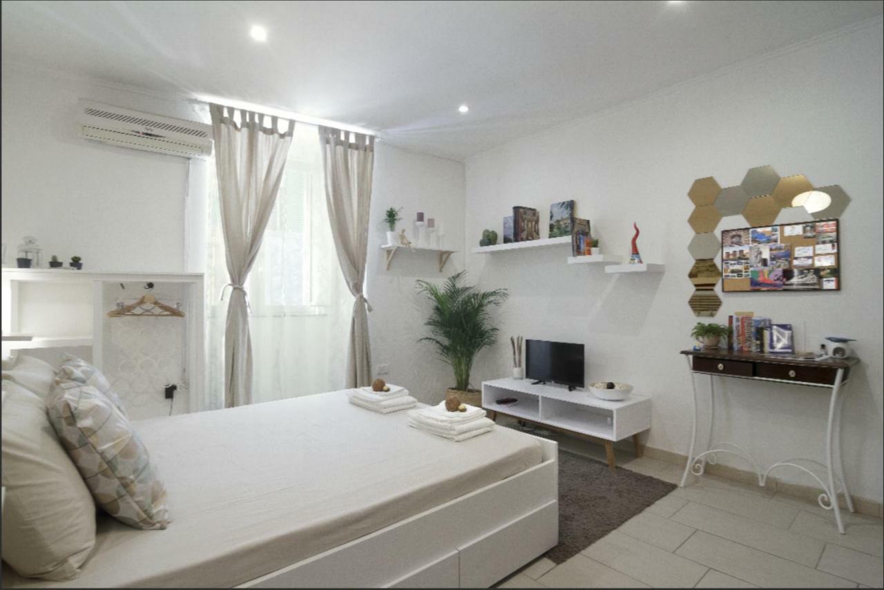 Lorenzo's Art Apartment *