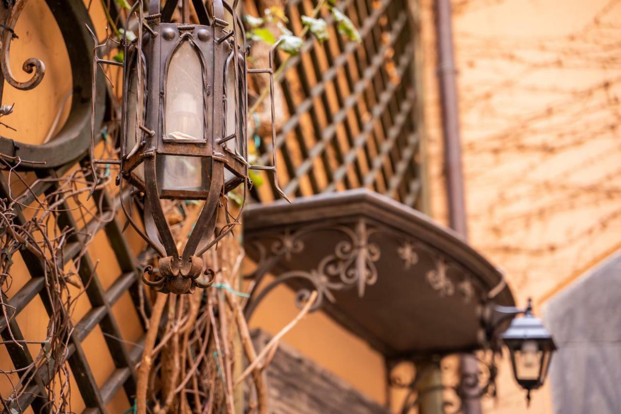 Apartment Piazza Del Gesu By Domusextra Naples