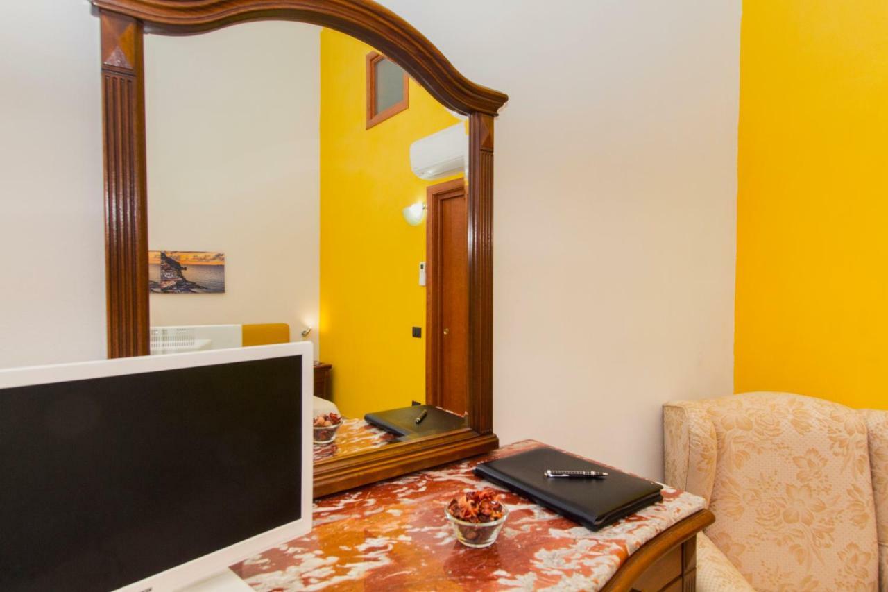 Palazzo Carafa Della Spina Apartment