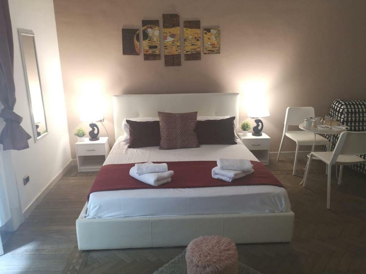 Bed & Breakfast Domus Luigi Leone Ii Naples