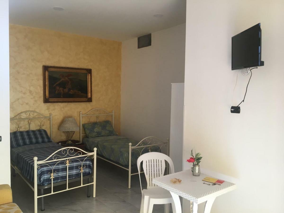 Casa Donnaregina Bed & Breakfast