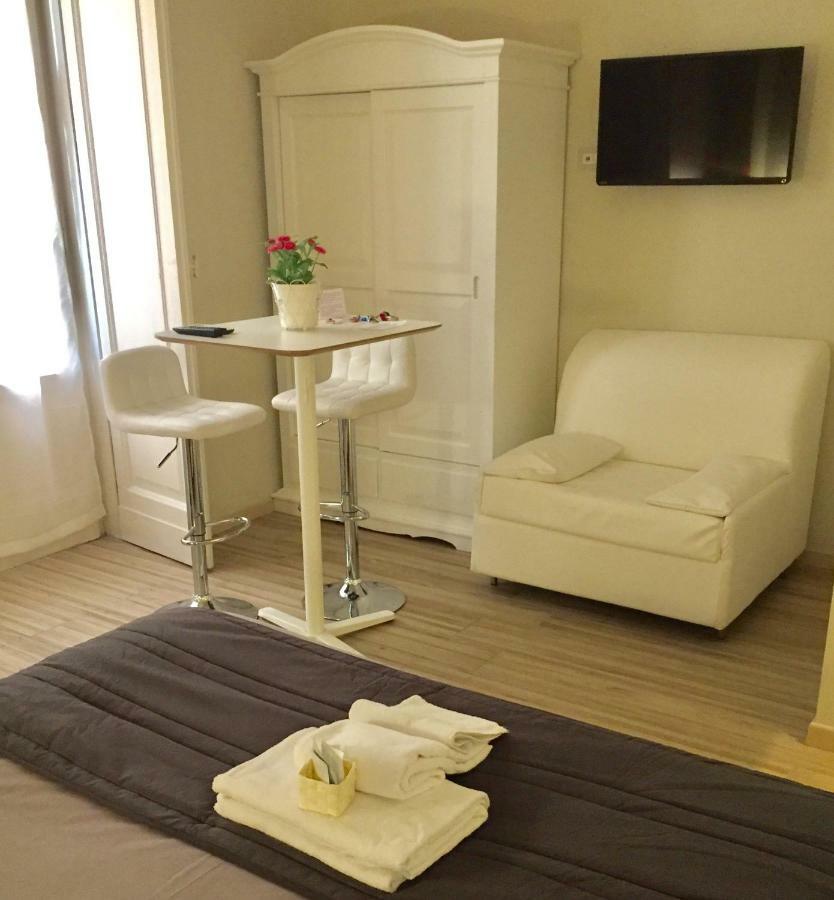 Da Polly A Piazza Amedeo Bed & Breakfast