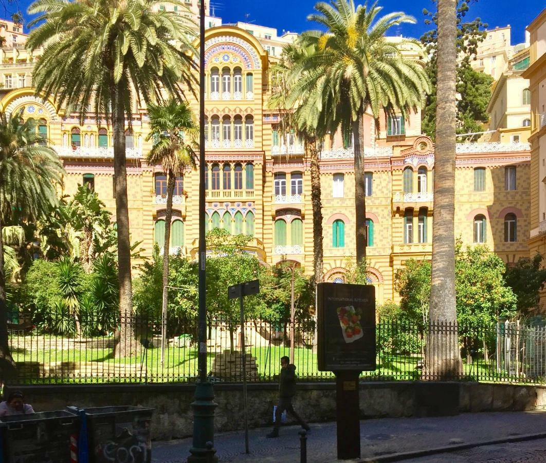 Da Polly A Piazza Amedeo Bed & Breakfast Naples