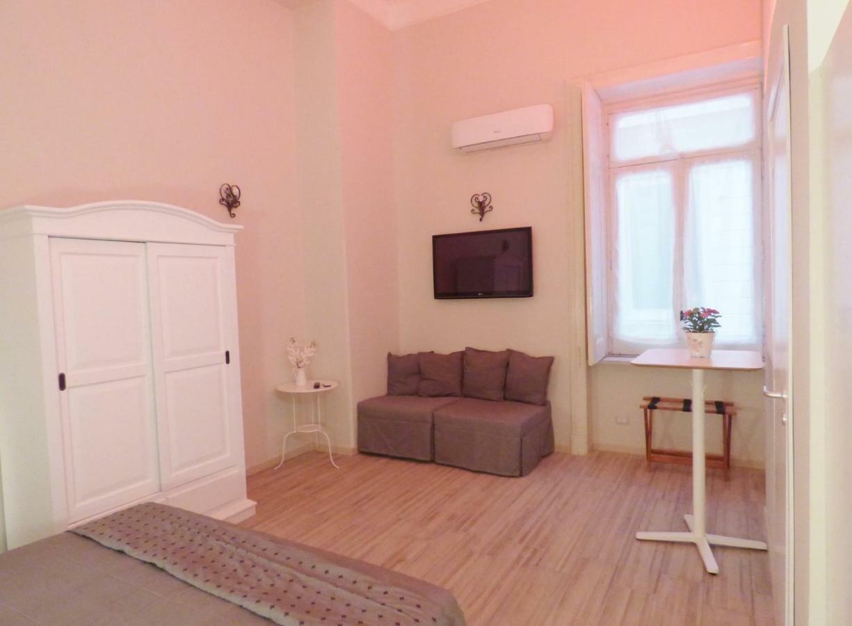 Da Polly A Piazza Amedeo Bed & Breakfast