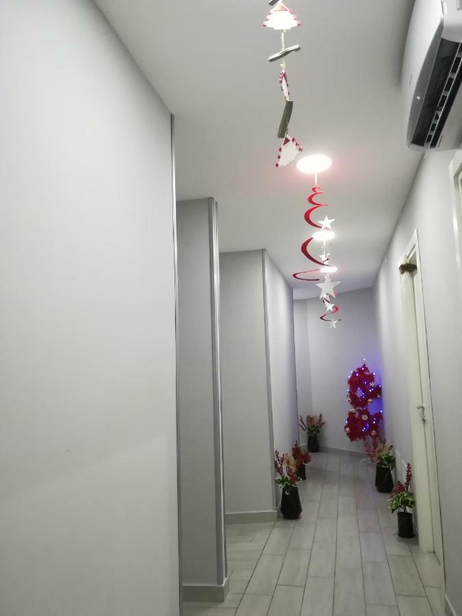 Neapolis Center Naples