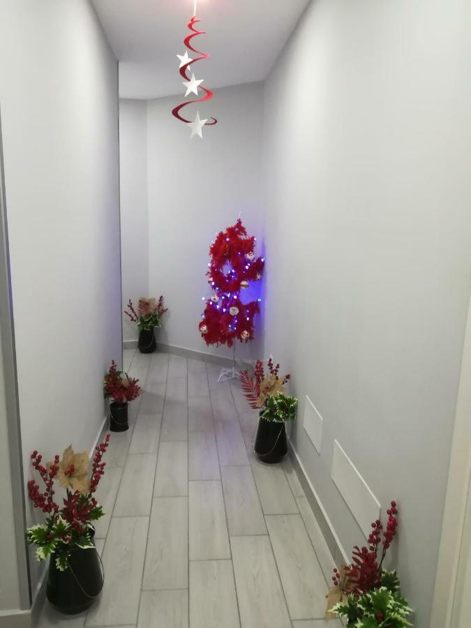 Neapolis Center Naples