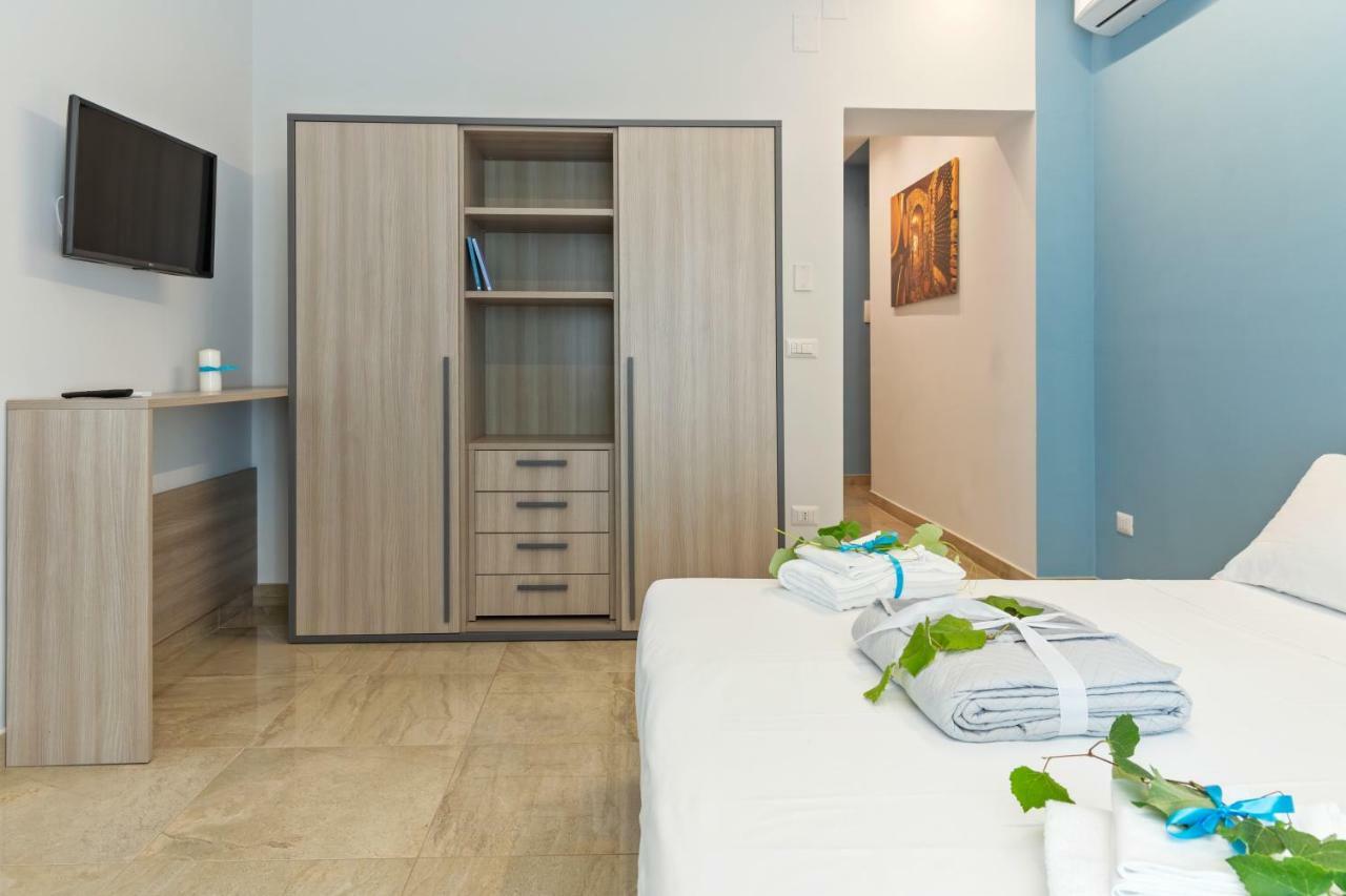 Devon Metro Studio * Naples
