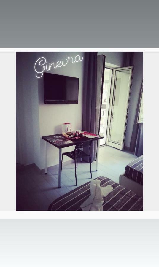 Neapolis Center