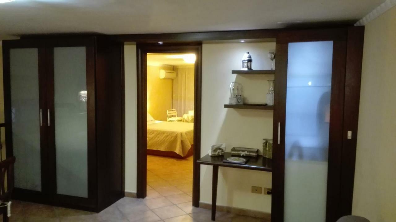 Domus Ugo Naples