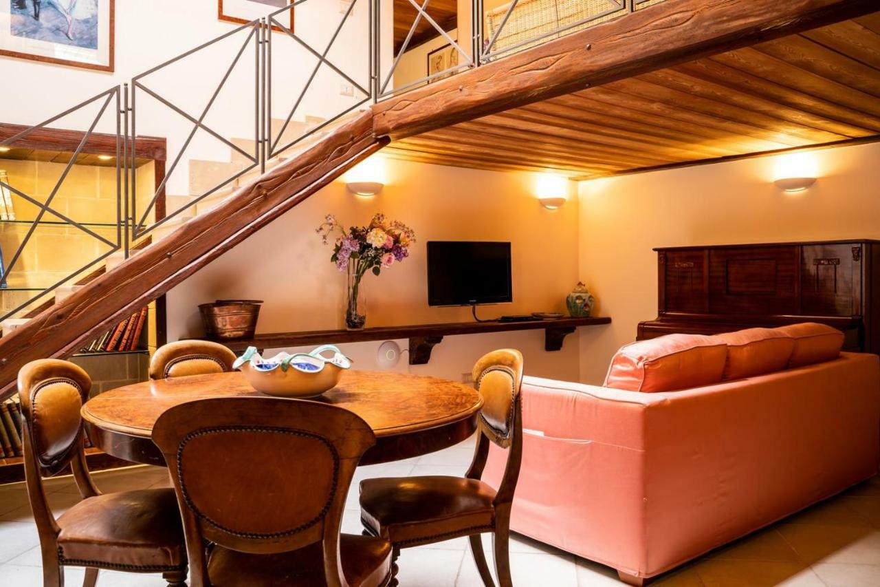 Apartment Piazza Del Gesu By Domusextra Naples
