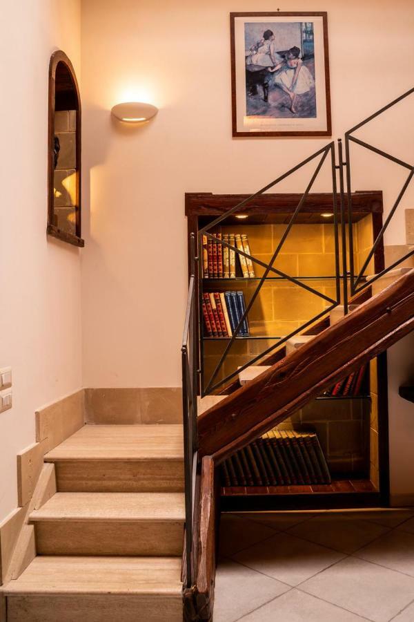 Apartment Piazza Del Gesu By Domusextra Naples