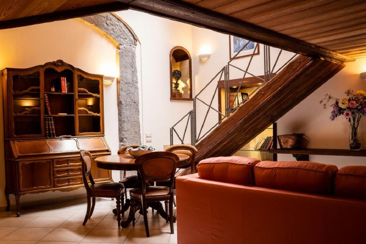 Apartment Piazza Del Gesu By Domusextra Naples